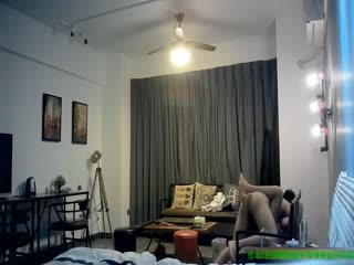 91大神猛操白嫩性感的漂亮美女,看到鸡巴吓得妹子说:我感觉你就像A片里的一样,你的太大了,真受不了了完整版的的!